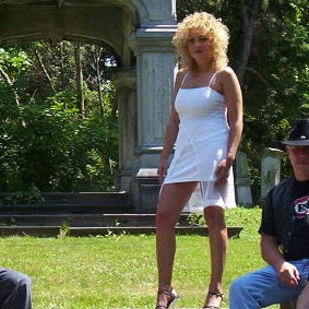 Michele Andrews Photo 40
