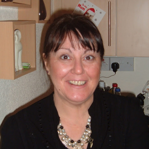 Helen Roberts Photo 21