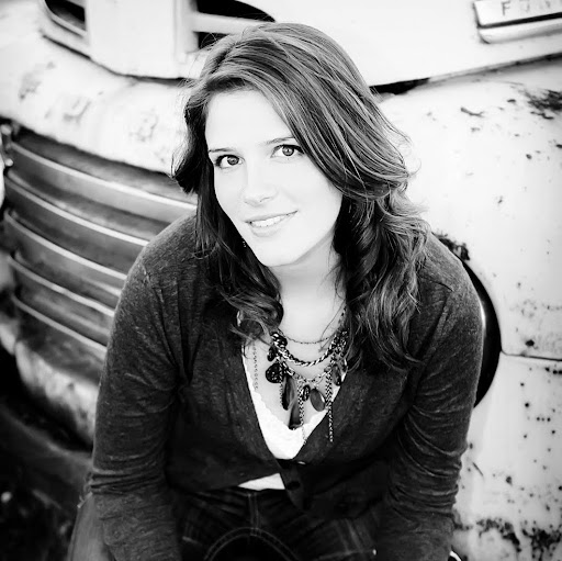 Rachel Huffman Photo 34