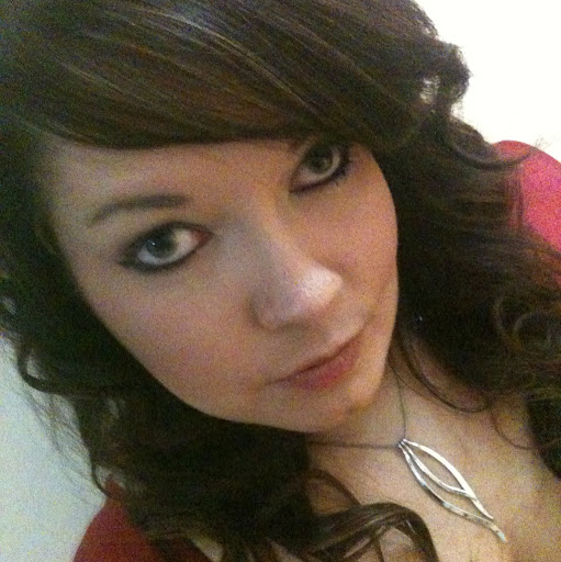 Kelly Foster Photo 13