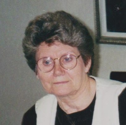 Catherine Moore Photo 29