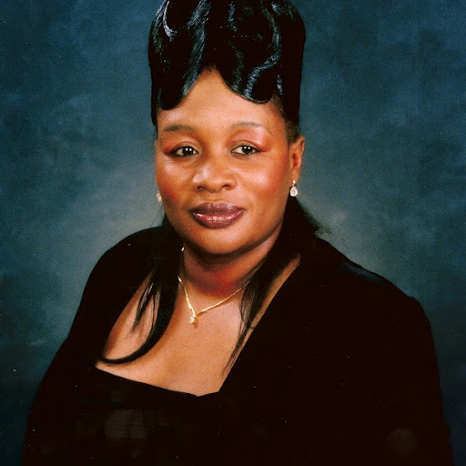 Cynthia Leonard Photo 37