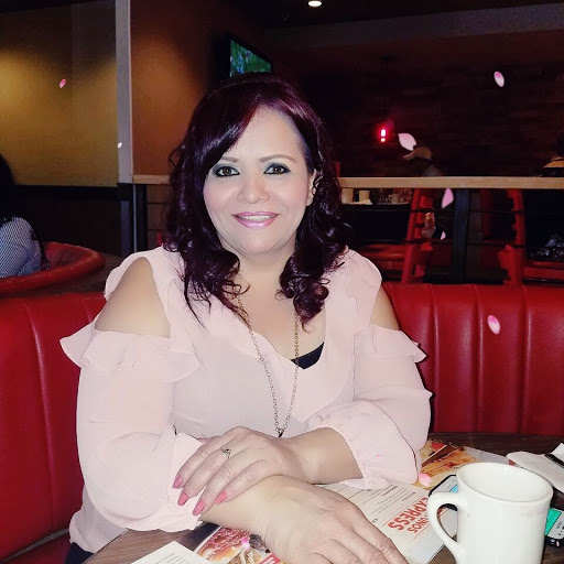 Sandra Linares Photo 32