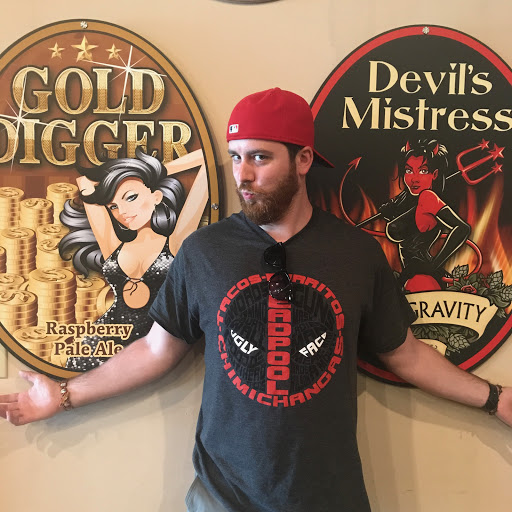 Charlie Reynolds Photo 9