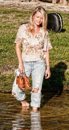 April Holt Photo 24