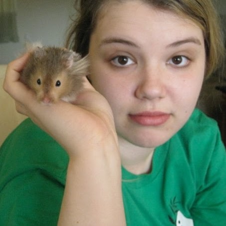 Emily Carey Photo 45