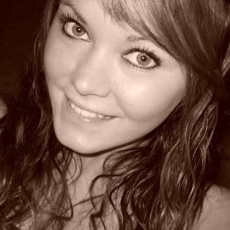 Jessica Hutchins Photo 24