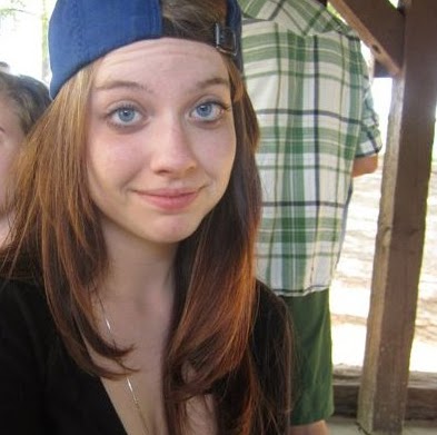 Annie Roberts Photo 7