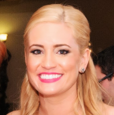 Laura West Photo 28