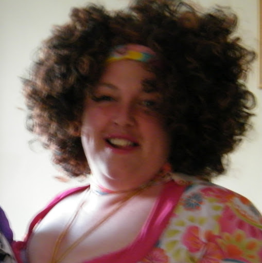 Kelly Lowe Photo 26