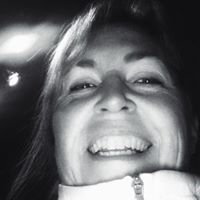 Elizabeth Armstrong Photo 14