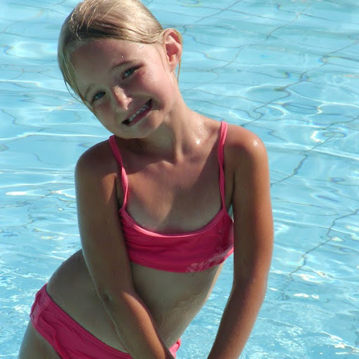 Ellie Lane Photo 3