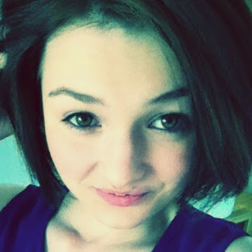 Emily Fowler Photo 12