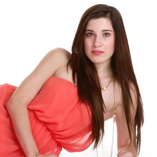 Madeline Powers Photo 7