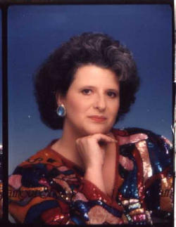 Elizabeth Mathews Photo 48