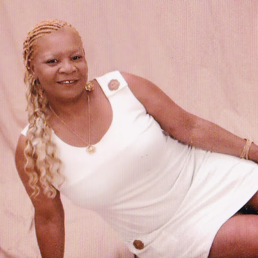 Maxine Simmons Photo 9