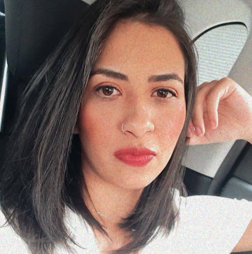 Jennifer Silveira Photo 17