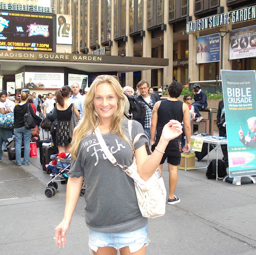 Laurie Brooks Photo 19
