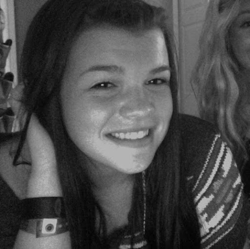 Emily Potts Photo 37
