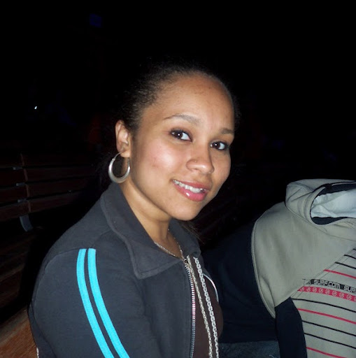 Francine Gomes Photo 10