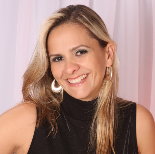 Simone Garcia Photo 10