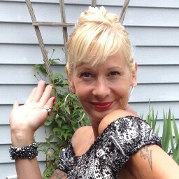 Elizabeth Goldstein Photo 38