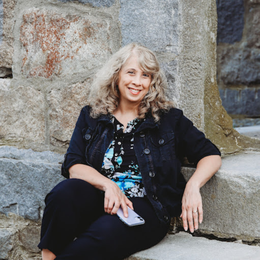 Renee Sullivan Photo 22