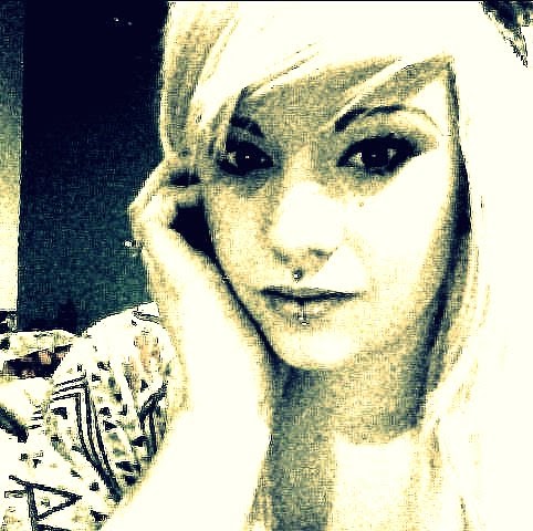 Alexandra Mills Photo 28