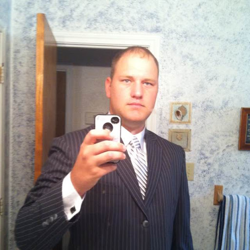 Derek Yates Photo 41
