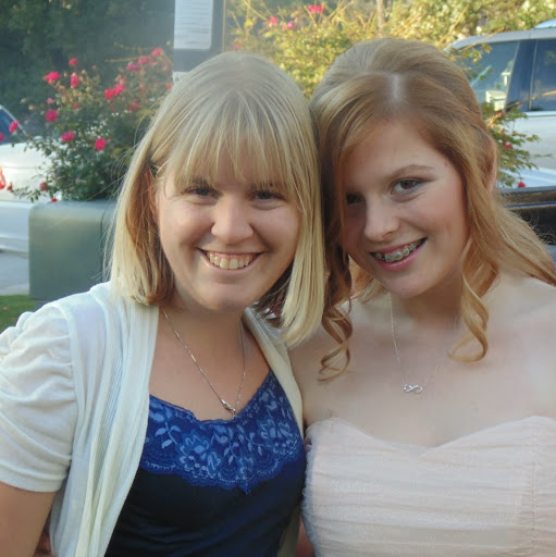 Laura Howell Photo 15