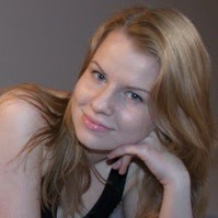 Cassandra White Photo 35