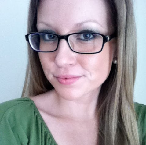 Nicole Dickson Photo 19