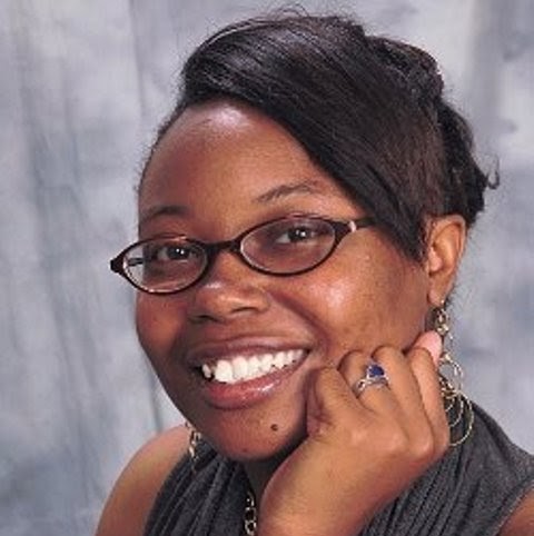 Loni Smith Photo 11