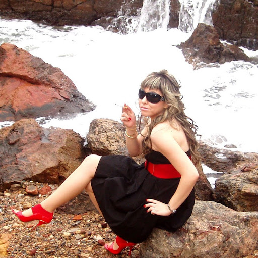 Anita Oliver Photo 22