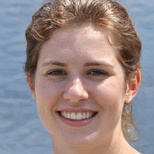 Julia East Photo 13