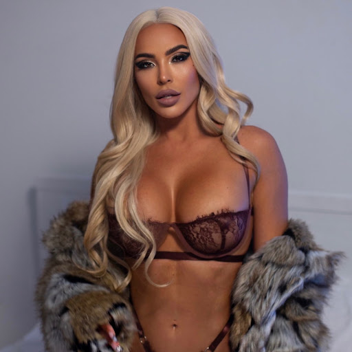 Amber Emery Photo 2