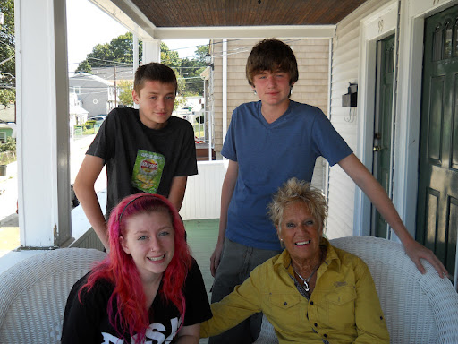 Linda Gould Photo 15