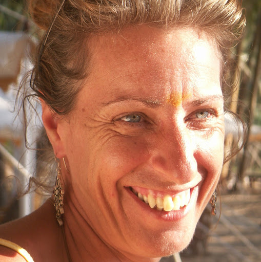 Lindsay Elliott Photo 11