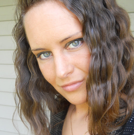 Jennifer Hillard Photo 9