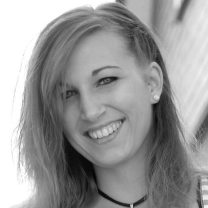 Jennifer Moll Photo 25