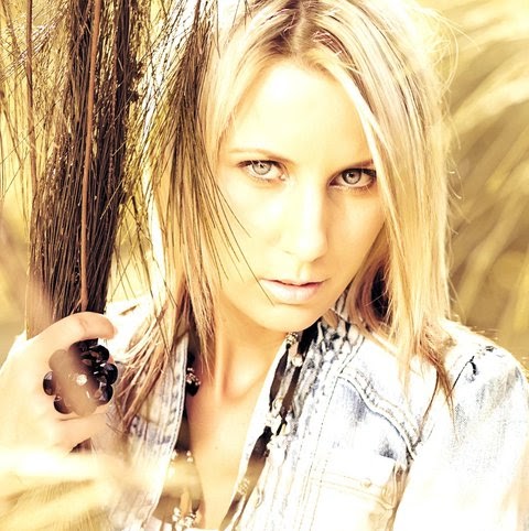 Angelique White Photo 15