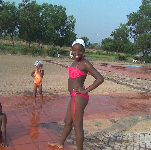 Tamara Thompson Photo 8