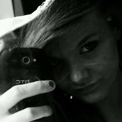 Danielle Bowker Photo 12