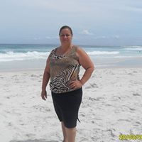 Elizabeth Dias Photo 17