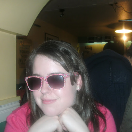Laura Sims Photo 23