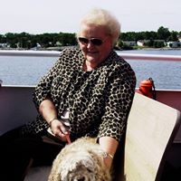 Betty Bradley Photo 33