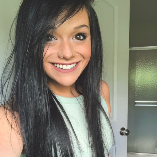 Elizabeth Perry Photo 23