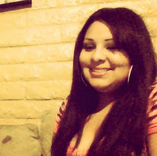 Leslie Yanez Photo 5