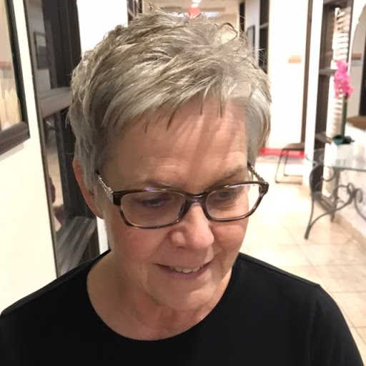 Cynthia Edwards Photo 15
