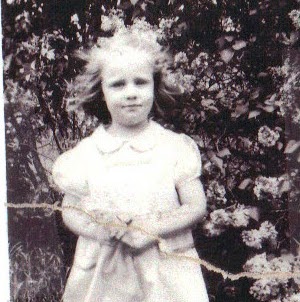 Mona Anderson Photo 24
